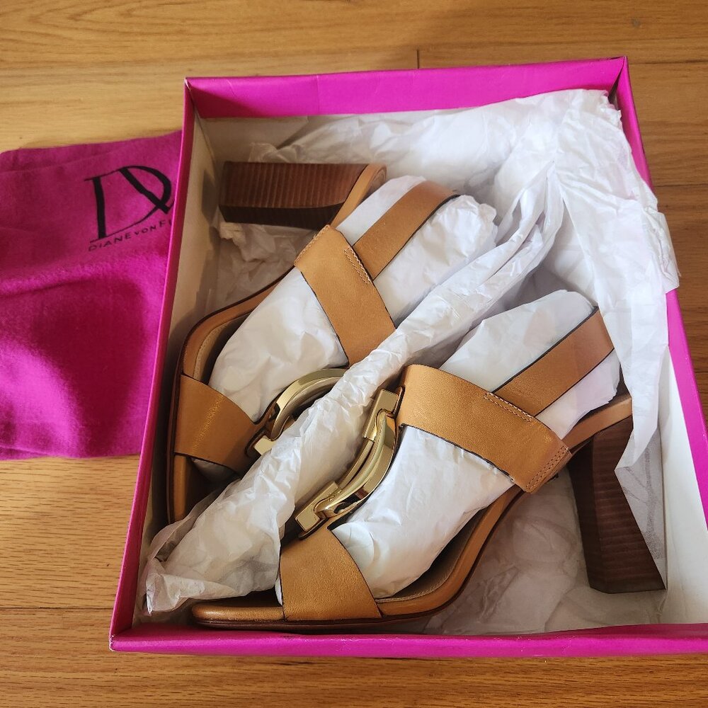 Beautiful brand new never worn DVF Padme sandals size 9.5 (also fits 9)